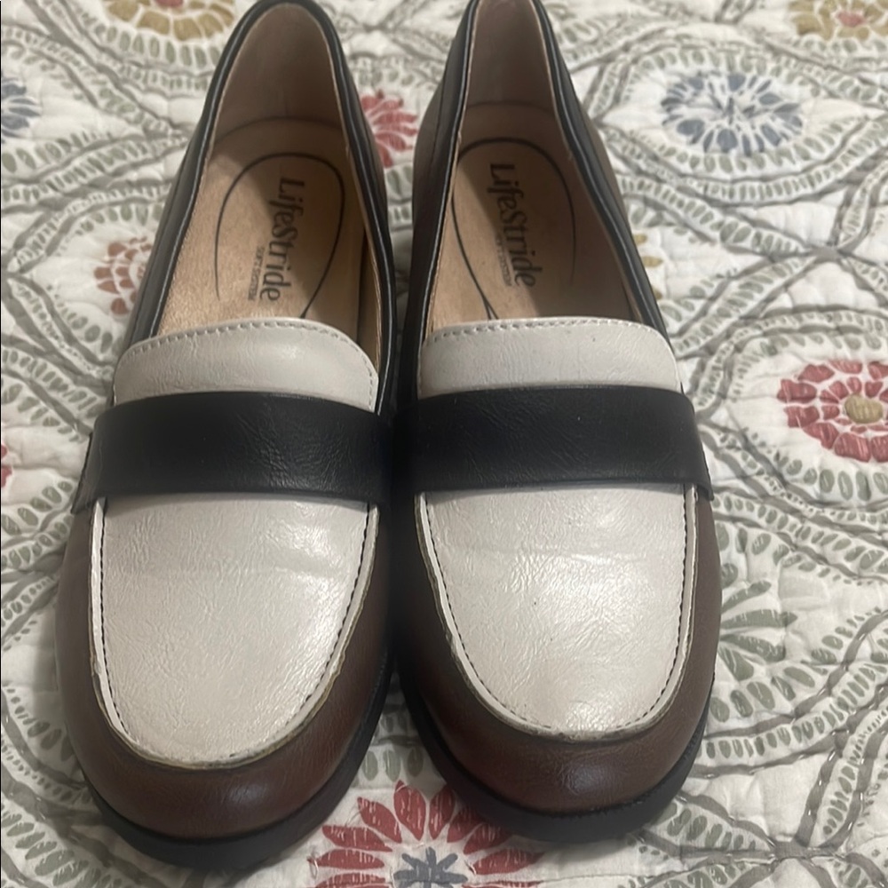 Life Stride Black and White Flats Classic Comfort